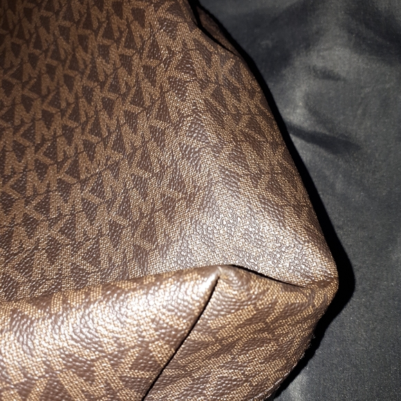 MICHAEL KORS~ Chain Tote - Picture 8 of 12